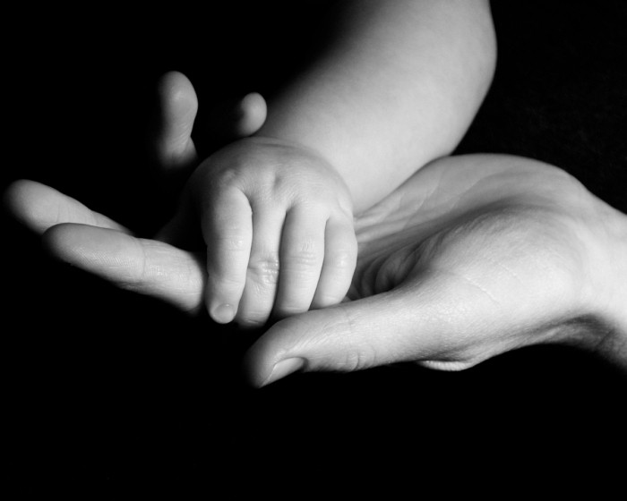 Hogyan lehet meghatározni a gyermekek számát egy nő és egy férfi kezén?