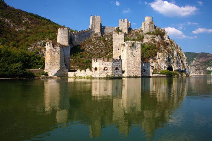 Golubatskaya erőd - kiemelkedő építészeti műemlék Szerbiában